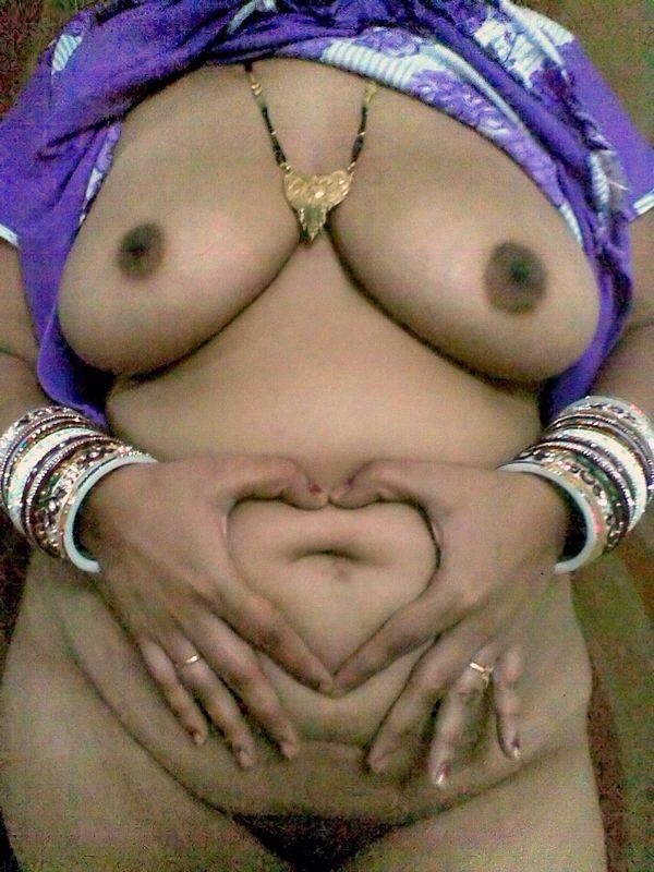 prythm:  Desi MILF Bhabhi showing her bangles..  Follow http://prythm.tumblr.com/