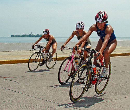 athletics-culture: tres en fila… by angelespt on Flickr.