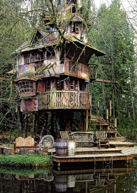 steampunktendencies:Treehouse, Redmond, USA, by Steve Rondel http://goo.gl/B4RMuF