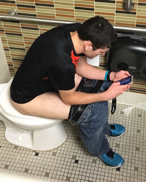 jjboie:  Hot bathroom tale
