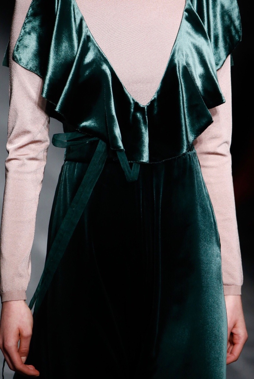 velvetesquecouture:   Valentino - Fall 2016 Ready to Wear  