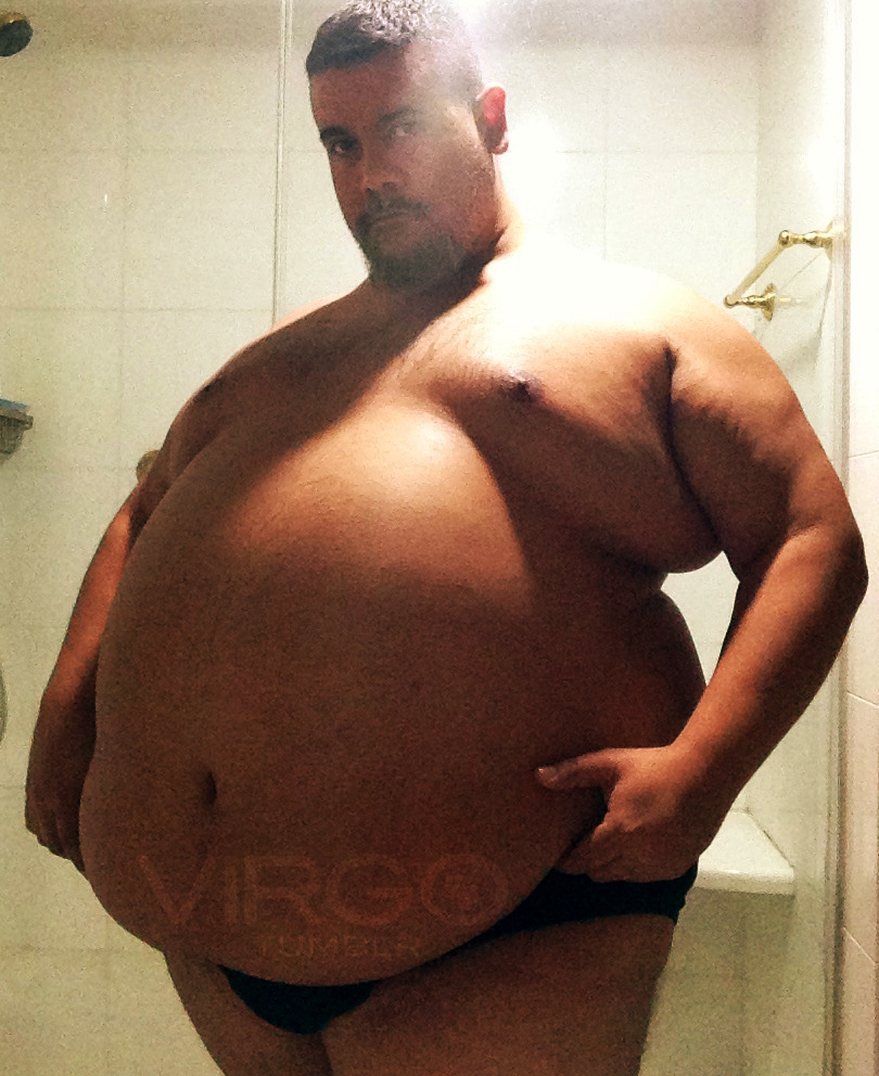 chitownvman:  TummyTuesdayâ€”Bonus ;)   I love me some Tuesday.