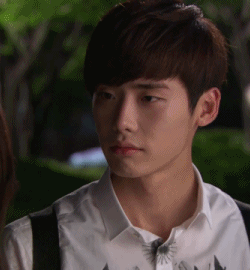 ohwoahmydramafeels:  i hear your voice - attempt to kiss — FAiLED