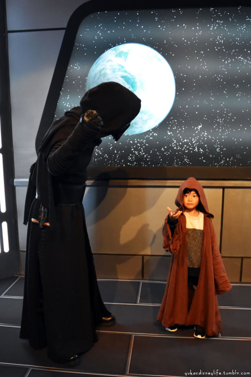 You can meet Star Wars Characters in Shanghai Disneyland’s Star Wars Launch Bay.And Of cause it in H