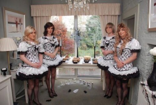 missjaime1:  firmdaddyc:  The scullery maids DaddyC   I love this pic so much….would love to join them.