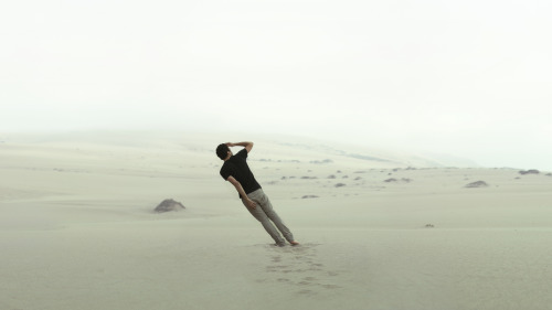 Being Lost par Chris RiveraVia Flickr :A man was caught up within a desert wasteland, feeling nothin