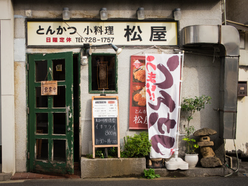 the-colors-of-tokyo: TonkatsuToday’s Set Menu: Squid Fry, 800 yenSmall Town Tokyo: O