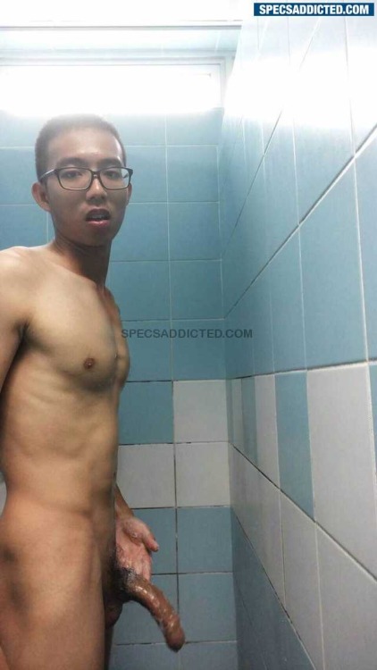 sglustfulcum: Hot SG Guy with big dick