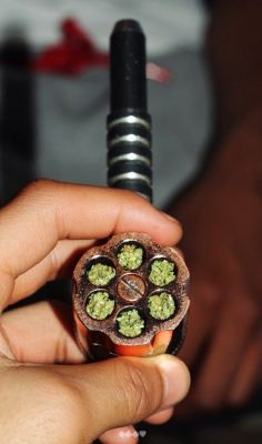 theganjatrain:  fastestslothalive:  Six Shooter Pipe  Just want to get high