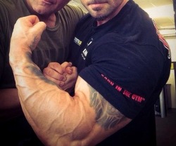 Fuckin burst that sleeve man.