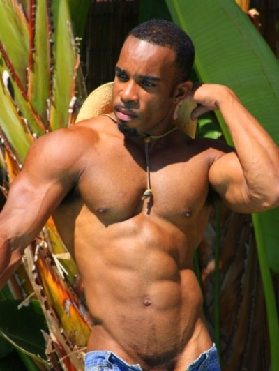 dominicanblackboy:  Dat body tho!😍  Mmm