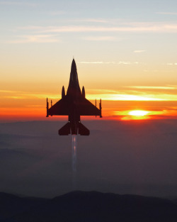 zainisaari: F-16 Vertical Afterburner at Sunset The F-16 is less powerful than the F-15 Eagle but more is a maneuverable fighter aircraft. The F-16 was designed with an emphasis on ease of maintenance and maneuverability