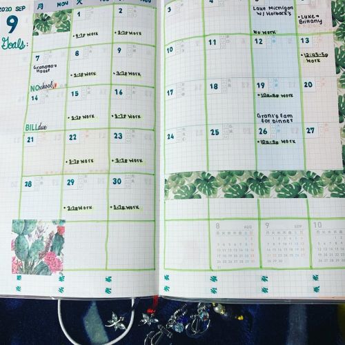 My #monthlyspread in my #jibuntecho for @cocoa_daisy ‘s #cocodaisyplannerchallenge Day 2. . . . . 