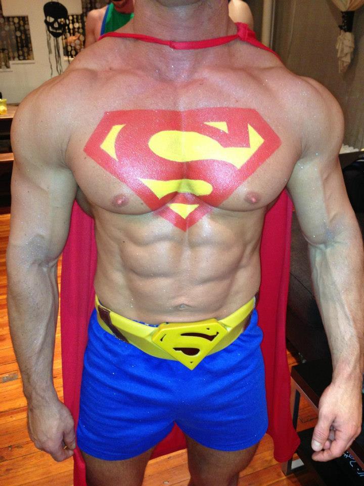 muscletits:  Is it a bird?  Is it a plane?  No … it’s a muscleboy forced to