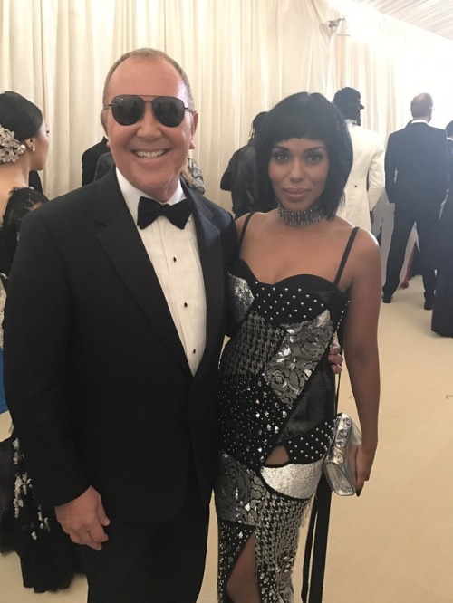 @voguemagazine: .@kerrywashington and @MichaelKors are about to walk up the steps. #metgala pic
