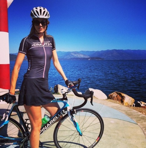 pedalfromhell:instantoublie:cyclingchicks:SexyVery Very sexy