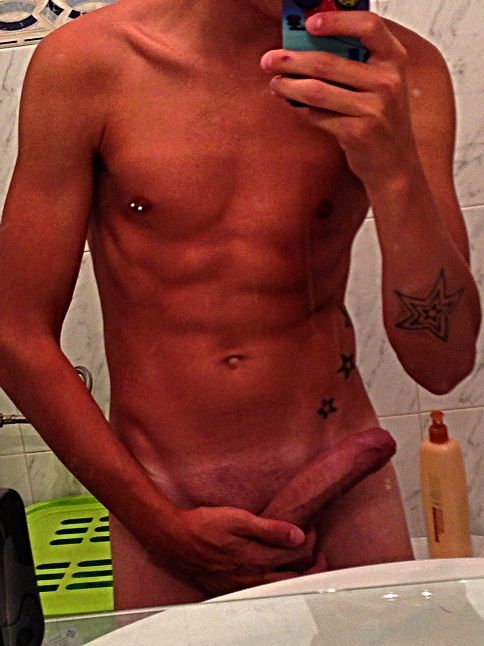 relads:  colungafrank:  20 yo Spanish Escort  Follow Lads Reblogged - for the hottest lads.