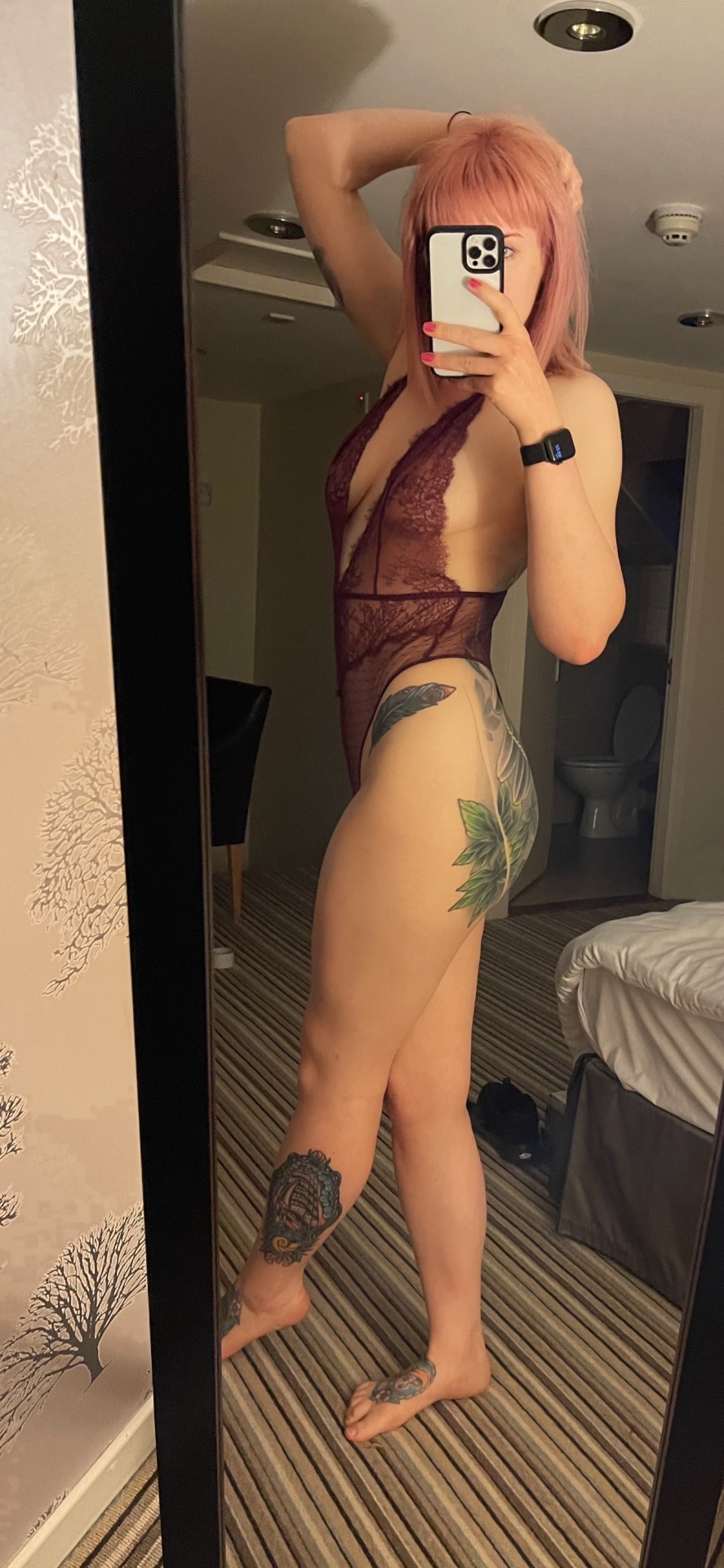 altzoey:Oh to be in a hotel room dressed in lingerie again.OnlyFans | Buy me a drink?