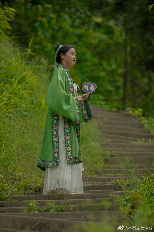 chinese hanfu by 齐郡主姜泠城