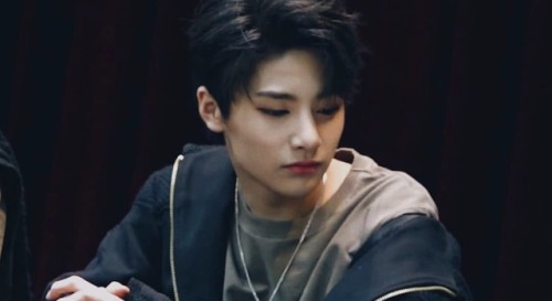 straycuties9: what is he so rude for??
