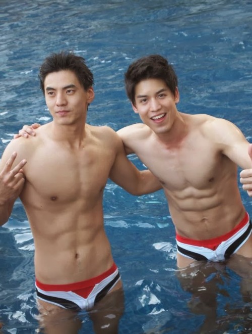 singa61:  stayinghard:  Two cameras?  Only Asian : http://singa61.tumblr.com/