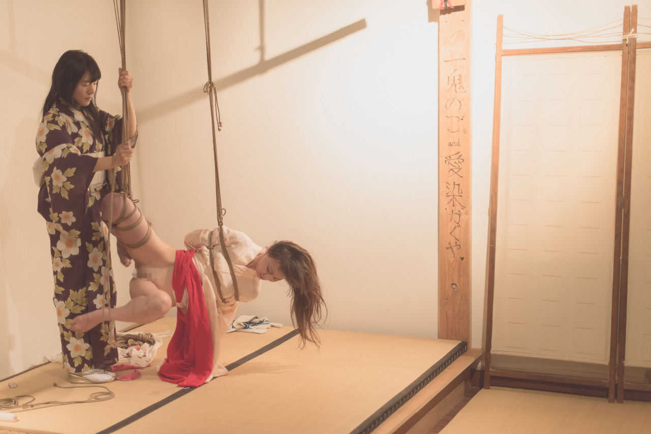 placedescordes:  dirtyvonp:  Intimate session with Kasumi Hourai and Aizen at Place