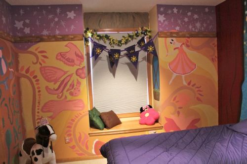 snowqueenelsa: becomingirreplaceable: Tangled inspired room I painted for my younger sister. All rig