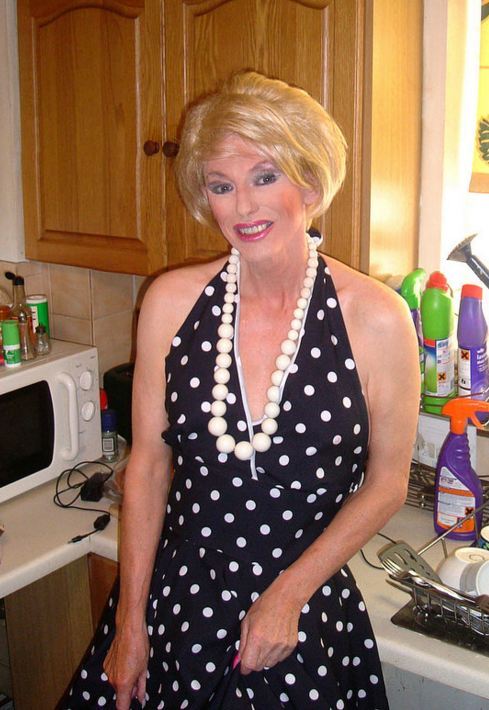 hgillmore:  Well Dressed Crossdressers and Transgendered Women