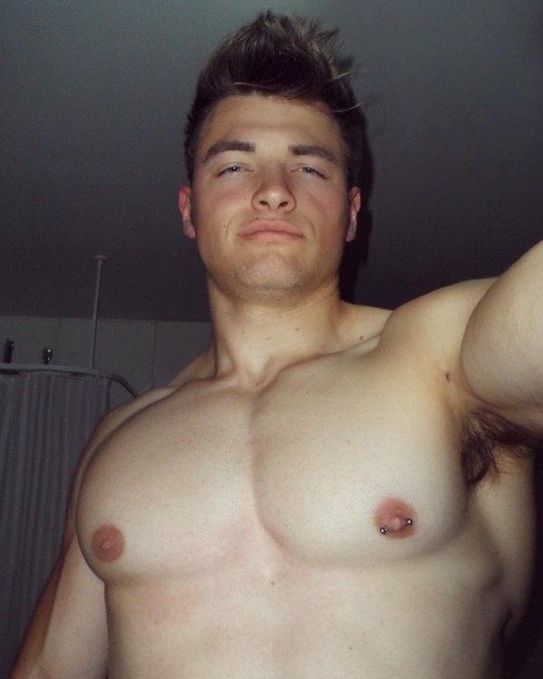 keepemgrowin: maxsmall: Tried waking up early this morning… wasn’t for me Who else love