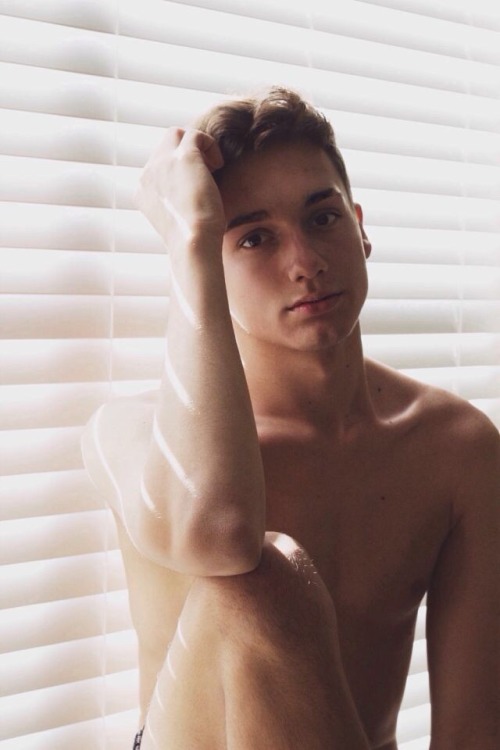 dickiepikkie: If you like what you see please follow me. Dickiepikkie for your daily perfect twinks.