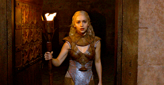 aryaestarks:  Daenerys Targaryen in 2.10 “  Valar Morghulis”
