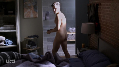 Porn hotladsworld2:  Blair Redford naked ass in photos