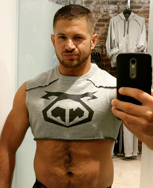 yoursporadiccollectorduck: bbeardedguy:D O M I N I C   M.(@thedonkeybear) Hot and cute cub!