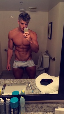 fuckyoustevepena: He’s NAKED! Check out uncut fitness model Matt Vose.