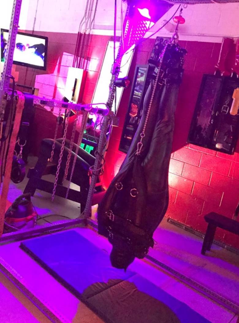 bondageforthebigman: maturemenintrouble: After being drugged and kidnapped, this
