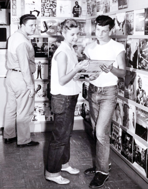 sparkletonecity:  1950’s teenagers at the record store 