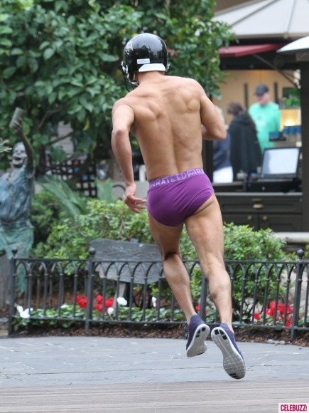 jocksofjustice:  I’m pretty sure Mario Lopez has just given up on wearing pants