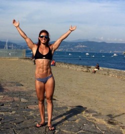 athleticbae:  Kim Chartrand via SkinnyWithAbs