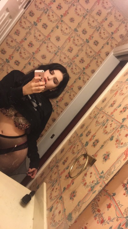 lilxanniebabie: Gothie thottie