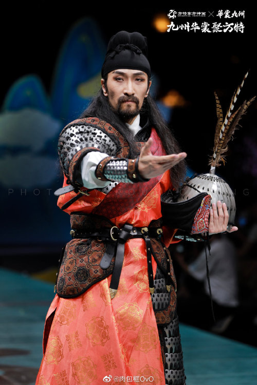 hanfugallery:men in chinese hanfu and armor by 温陈华之炼铠堂
