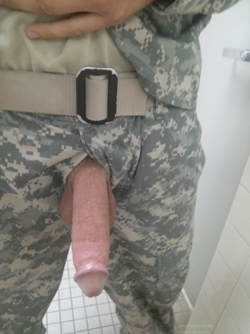 thecircumcisedmaleobsession:  25 year old straight Army hottie stationed in Killeen, TX He’s one hung Irish guy!!!!! 