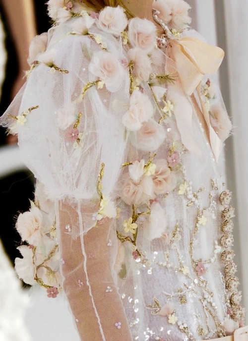 parisfashionhouse - Chanel Spring 2006 Couture details