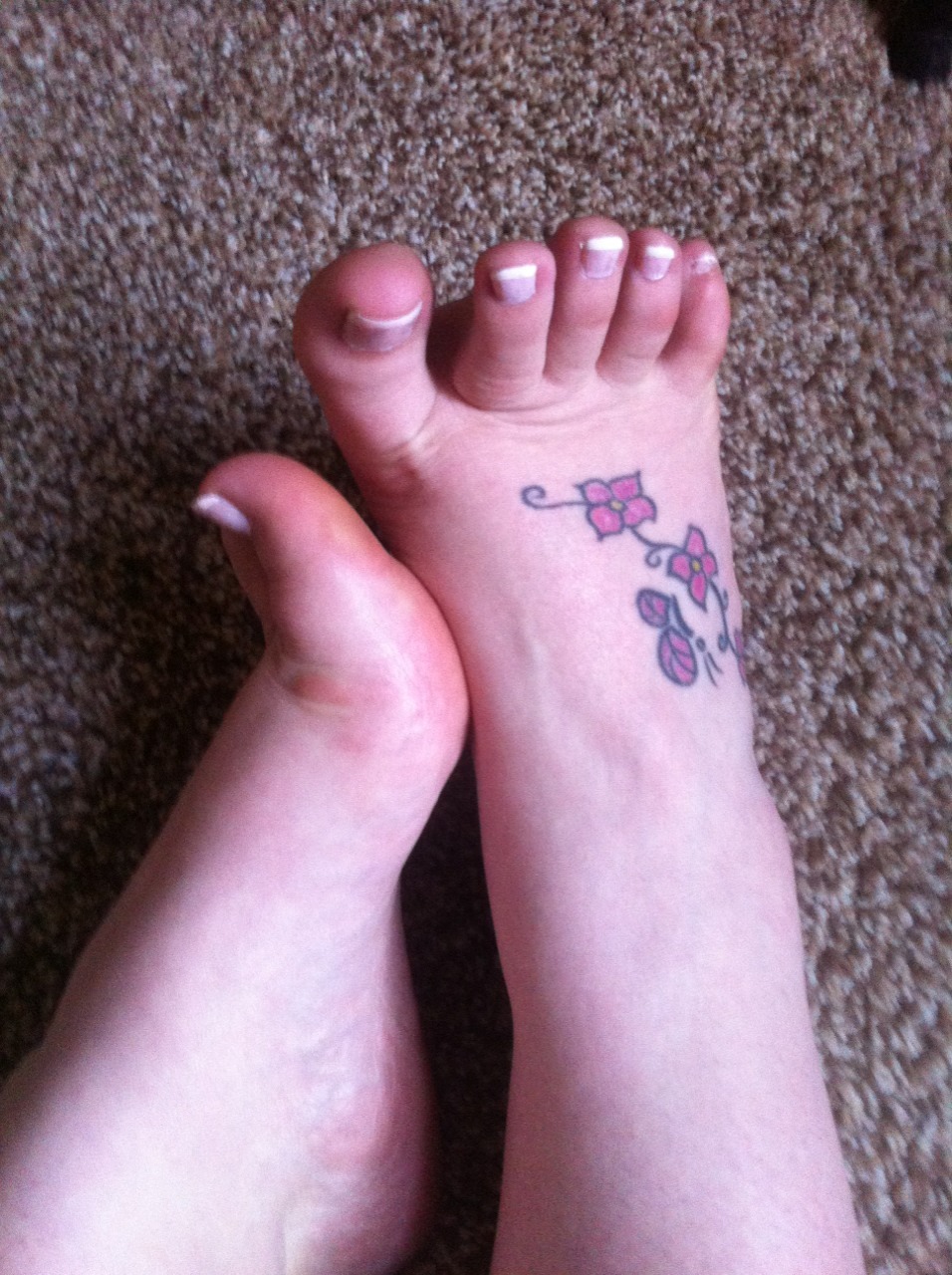 emzmemz88:  More of my feet n soles ❤