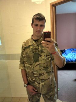 guyswithcellphones:  We love a man in uniform! *licks him from head to toe* :p