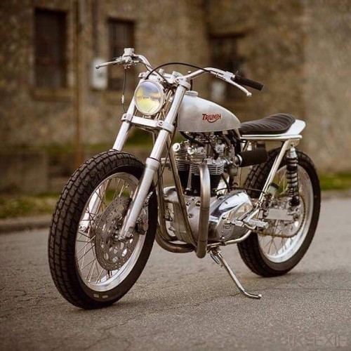 #triumph #streettracker #caferacer #moto #motorcycle #style #vintage #fashion #luxury #ridefastdrivesmooth