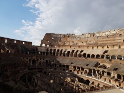 notinterestinge:Colloseum in Rome, Italy