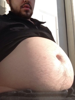 makemefatter:  Summer time belly. Can’t