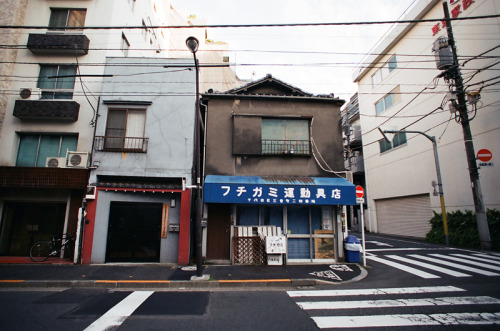 Tokyo 2016 / Canon AV-1 / Canon 17mm/f4 / Fujifilm c100