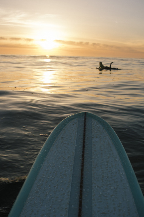 The best seat. @clovisdonizetti’s one on a nice glassy evening in Encinitas ! ☀️ You can read 