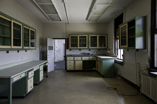 patgavin: Abandoned Autopsy Lab